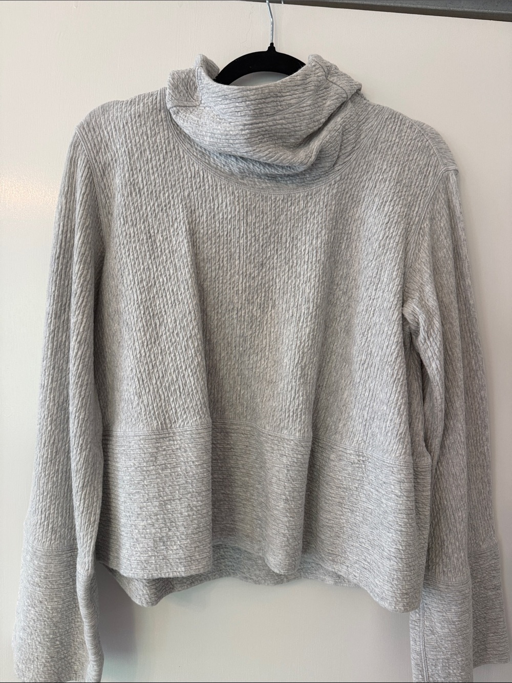 Lululemon Women's sweatshirt